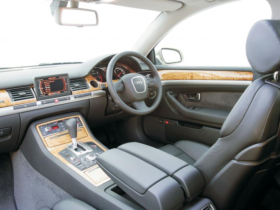 Торпедо Audi A8 4.2 TDI Quattro (D3) 2006 года  (AU) (фото 7 из 16)